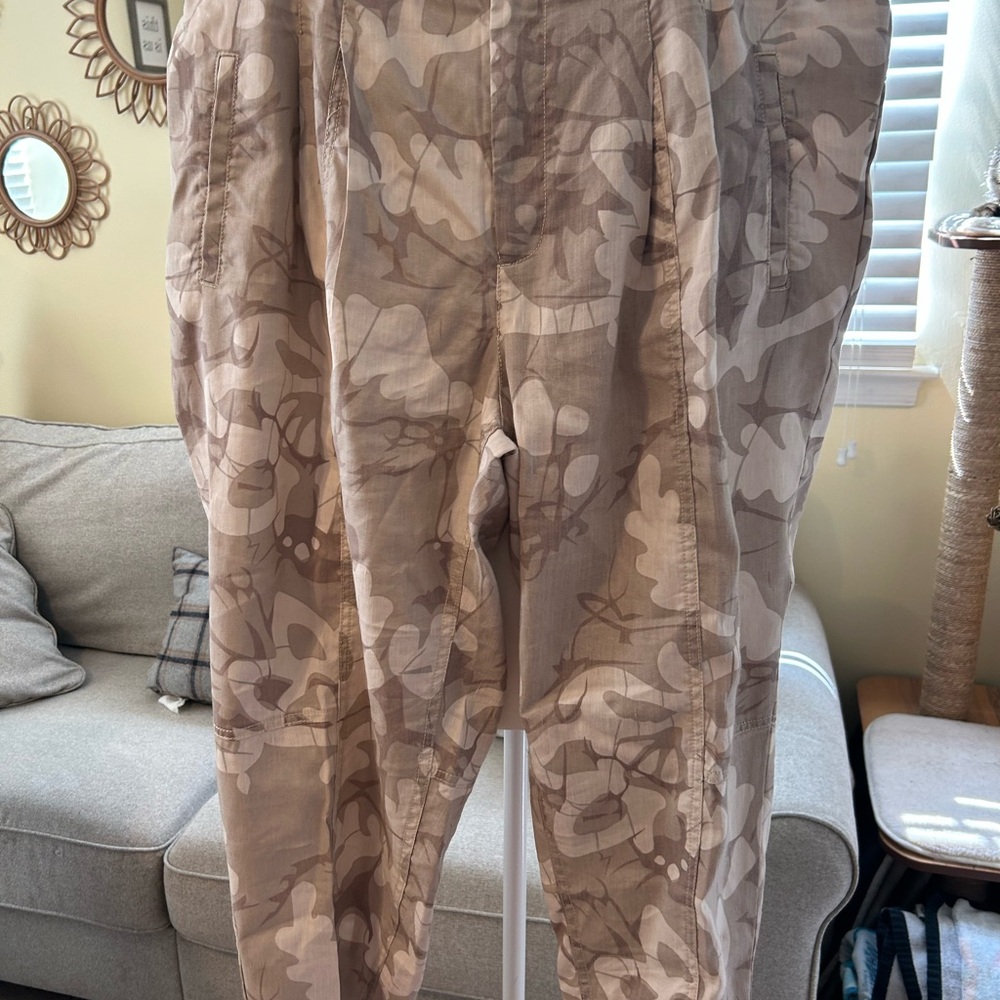 Anthropologie Beige Camouflage linen tapper leg